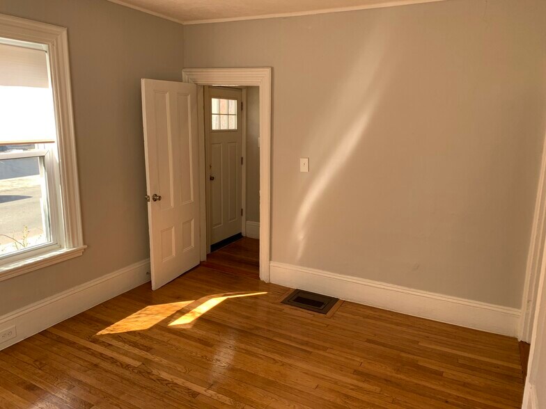 Building Photo - 22 Greylock Rd