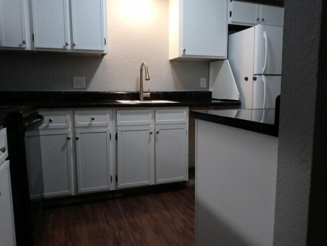 Building Photo - 6615 S Zunis Ave #2602