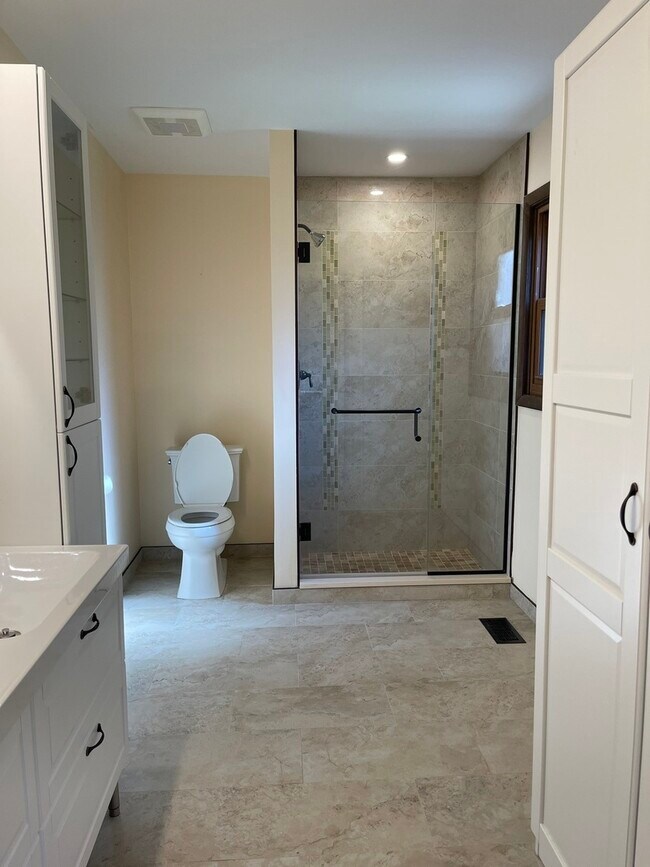 Building Photo - 1925 E Waverly Ln