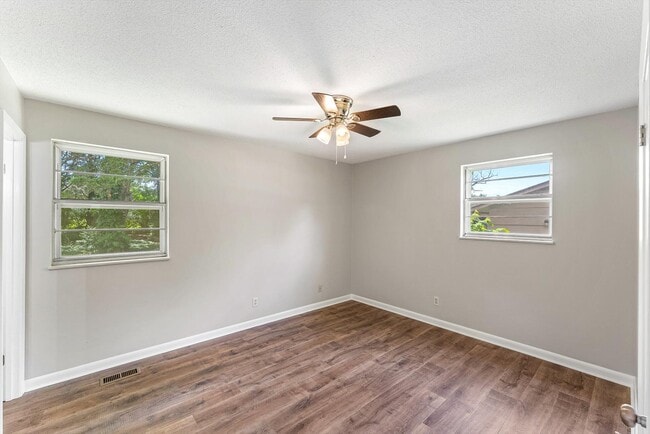 Building Photo - 7308 Meadowbrook Cir