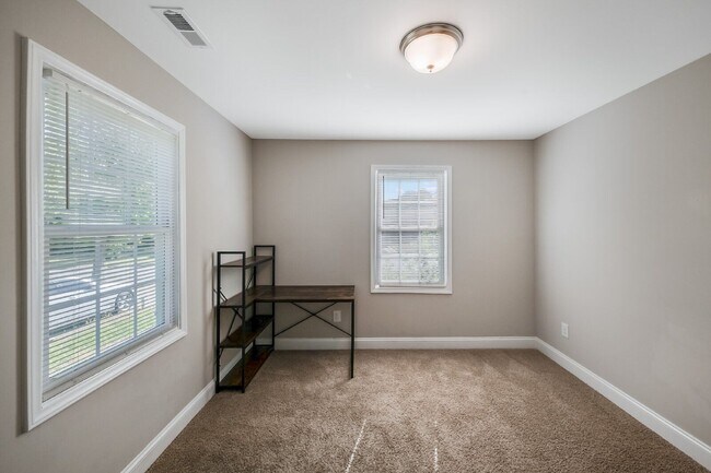 Building Photo - 912 Joyner St