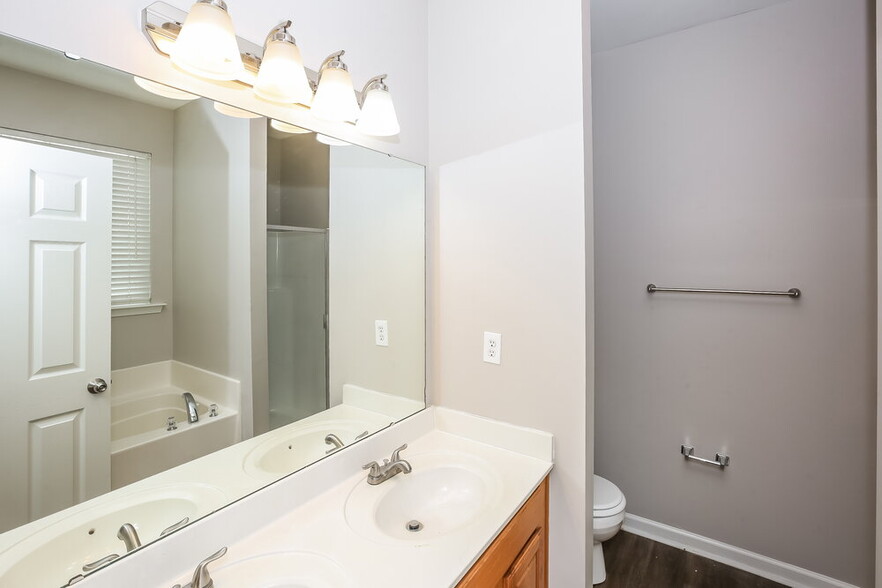 Building Photo - 4712 Abercromby St