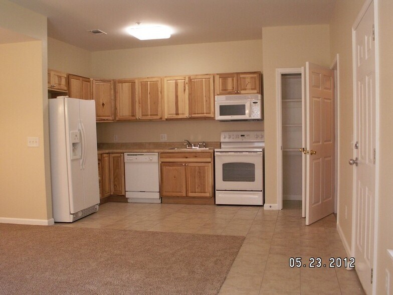 Building Photo - 7402 Courtyard Dr