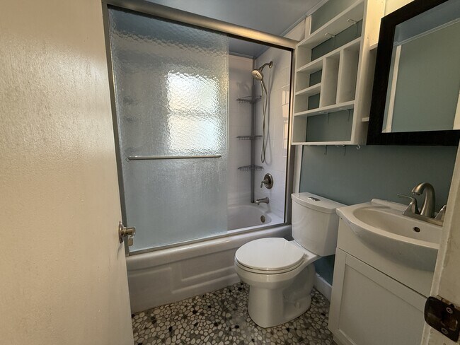 Building Photo - 66 Memory Ln