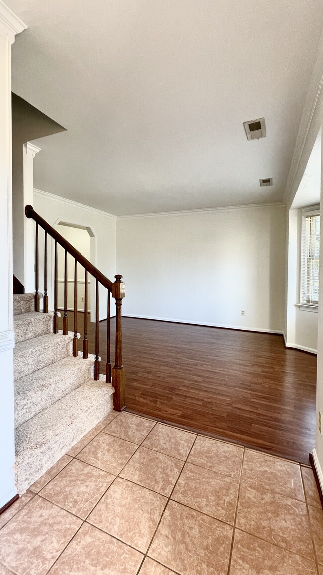 Building Photo - 1021 River Birch Ct