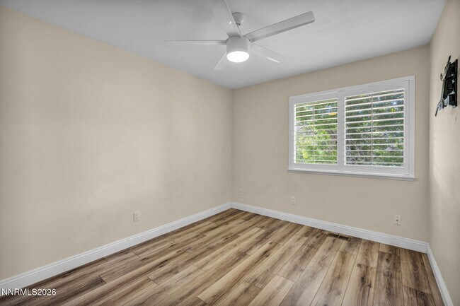 Building Photo - 6490 Brookview Cir