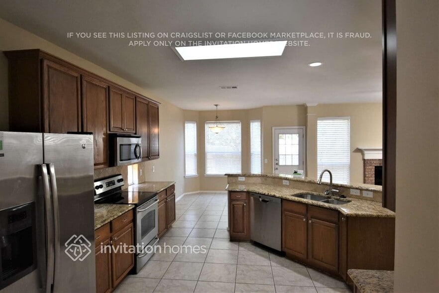 Building Photo - 10113 Pear St