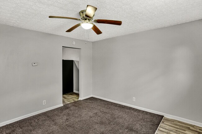 Building Photo - 5634 Astor Pl