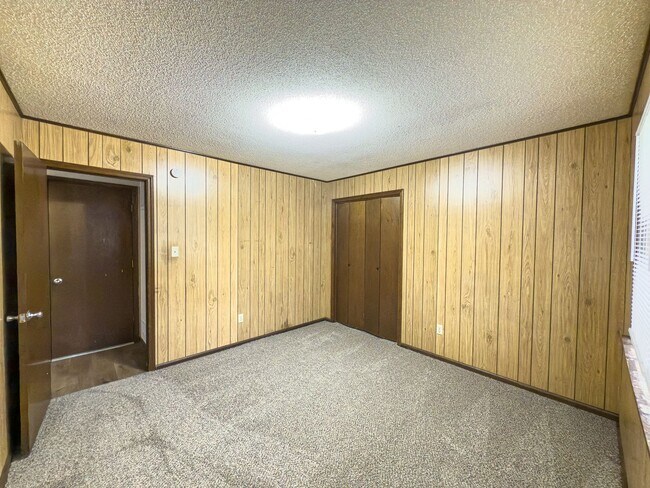 Building Photo - 2427-2427 E Heying Dr