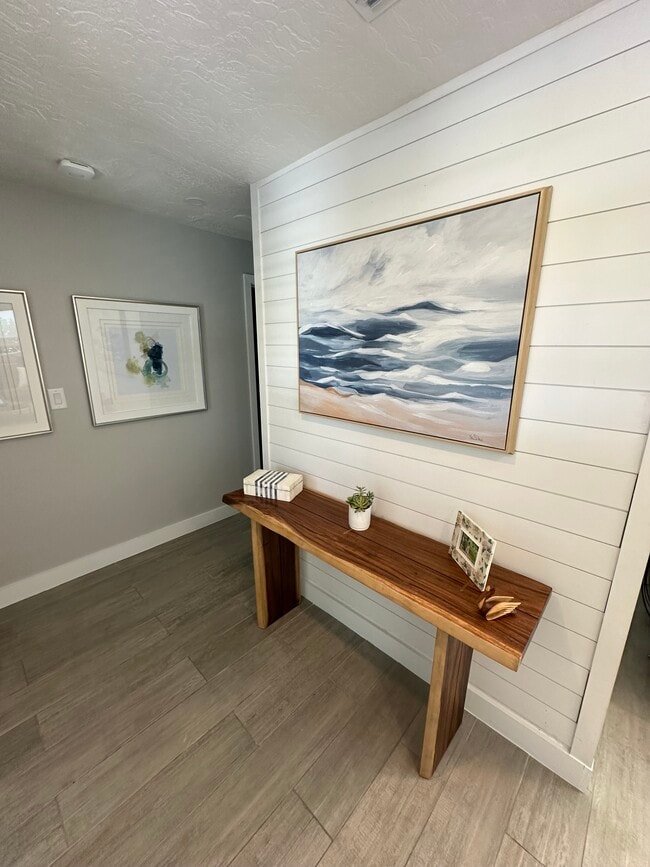 Building Photo - 408 Penguin Dr