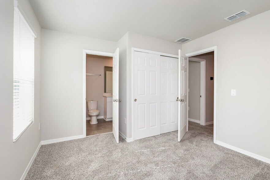 Building Photo - 803 Legacy Dr