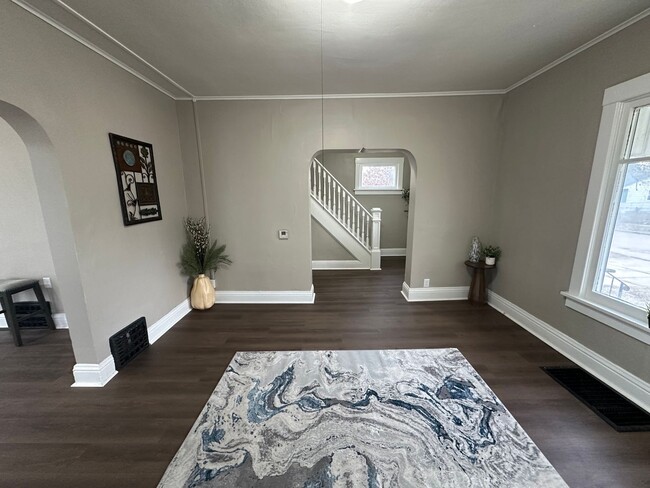 Building Photo - Newly remodeled 3 bed, 1 bath home for ren...