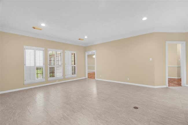 Building Photo - 611 Hickory St
