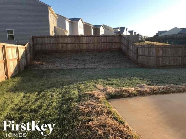 Building Photo - 6914 Lowline Dr