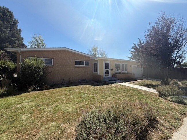 Building Photo - House For Lease