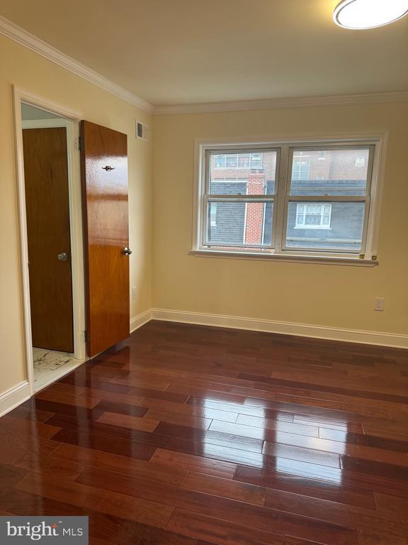 Building Photo - 441 W Shunk St