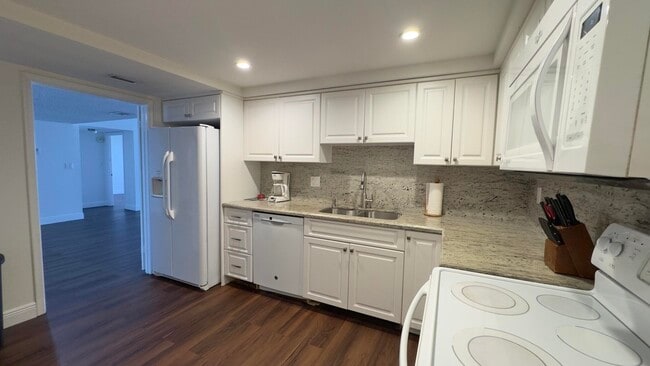 Building Photo - 5100 N Ocean Blvd