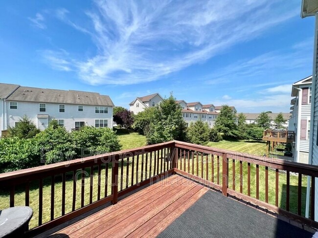 Building Photo - 151 Fairfield Cir N