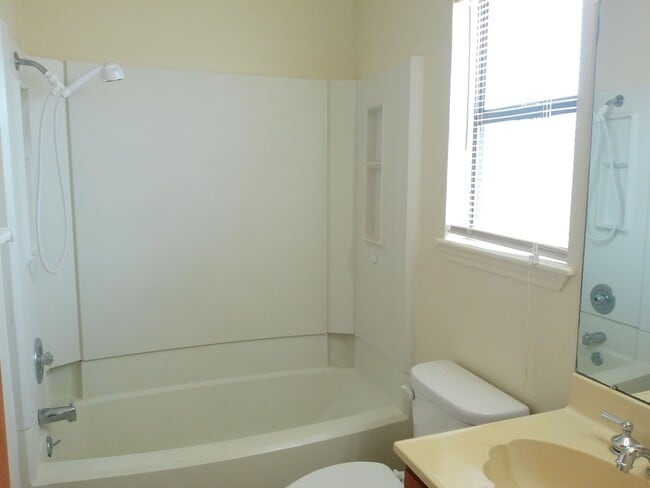 Building Photo - 2936 Saint Joseph Unit B - 2/Bed 2.5/Bath ...