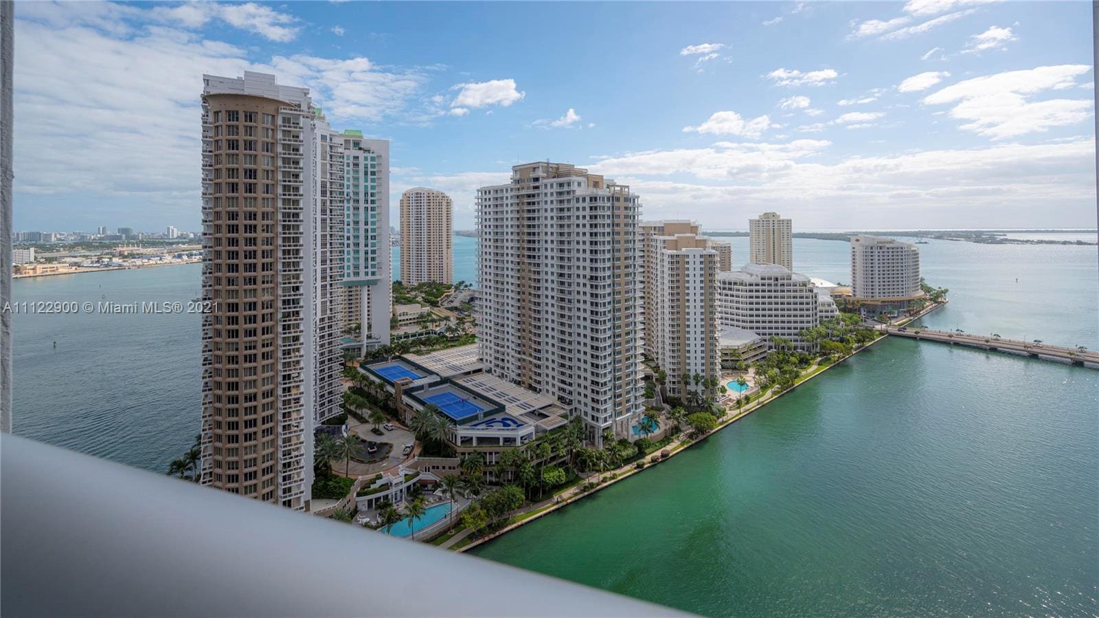 Building Photo - 475 Brickell Ave