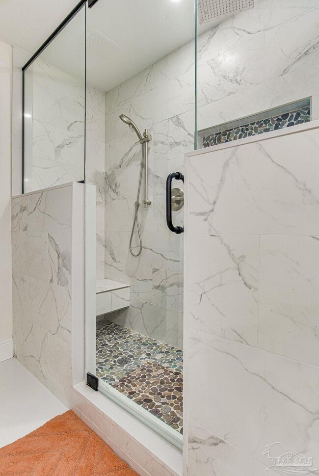 Building Photo - 814 W Gonzalez St