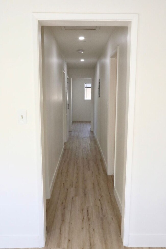 Building Photo - LB2527
