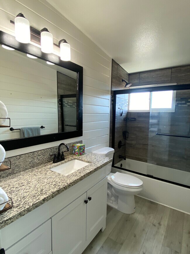 Building Photo - 7614 Northeast Cir