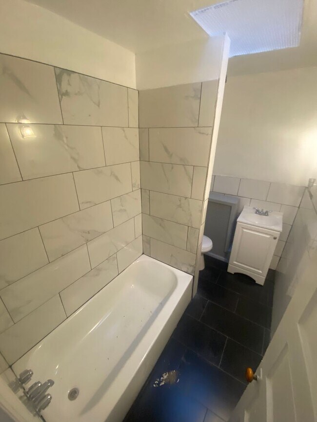 Building Photo - 3 Bedroom Modern Renovation in Chester, PA