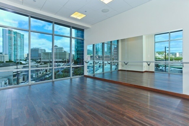 Building Photo - 1189 Waimanu St