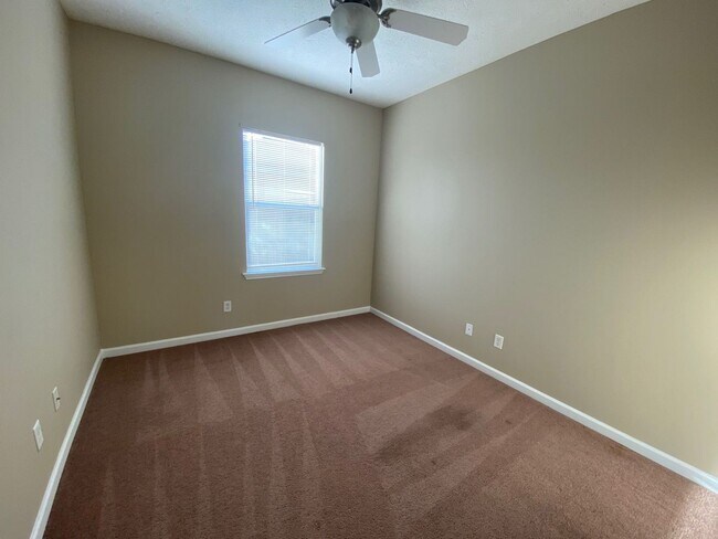 Building Photo - Cozy 3 Bed/2 Bath Home, Centrally Located in a Quiet Cul-de-Sac! *1/2 OFF Security Deposit for Ac...