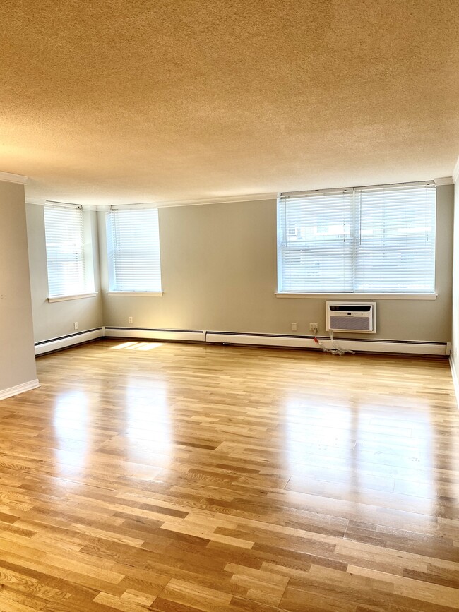 Living Room - 3150 Excelsior Blvd