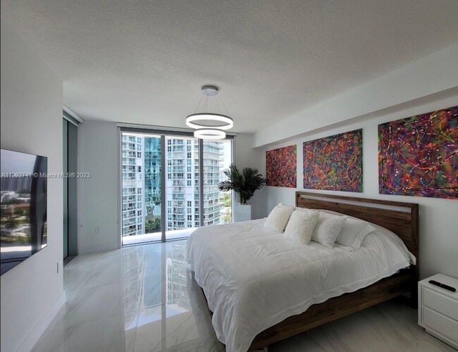 Building Photo - 300 Sunny Isles Blvd