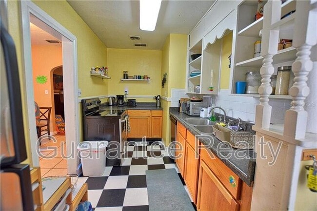 Building Photo - 119 N Longfellow Blvd