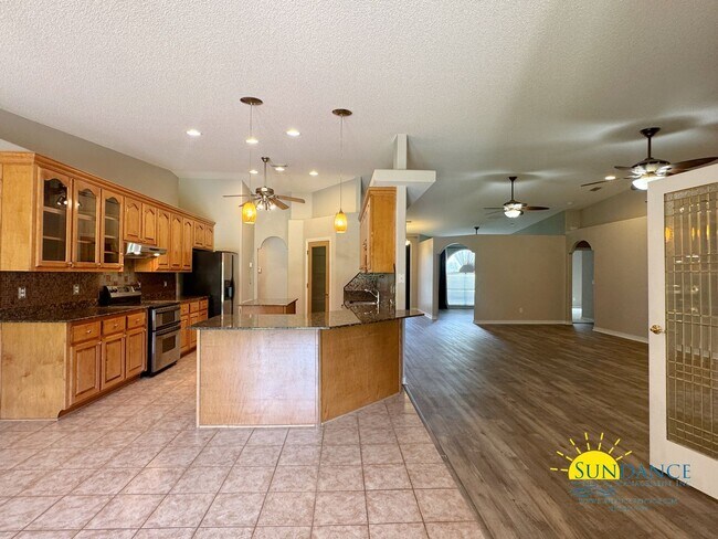 Building Photo - Stunning 4-Bedroom Home in Desirable Holle...