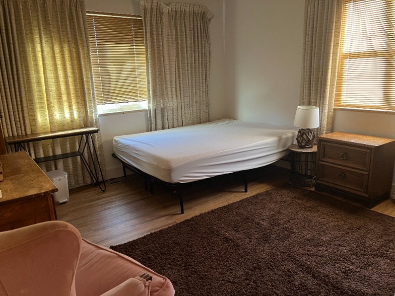 Building Photo - 661 S Fulton St