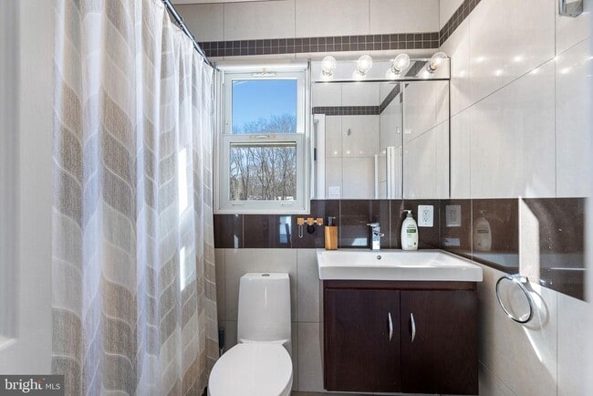 Building Photo - 9 Lakeview Terrace