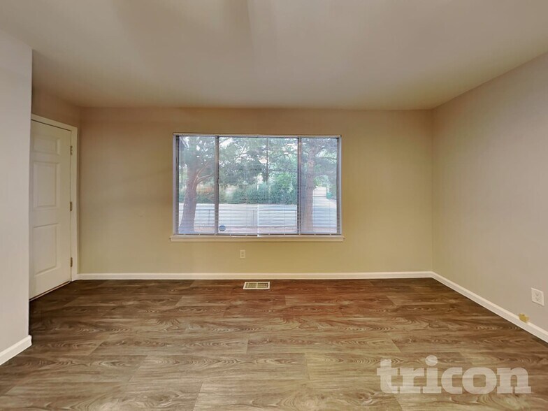 Building Photo - 1675 Van Petten St