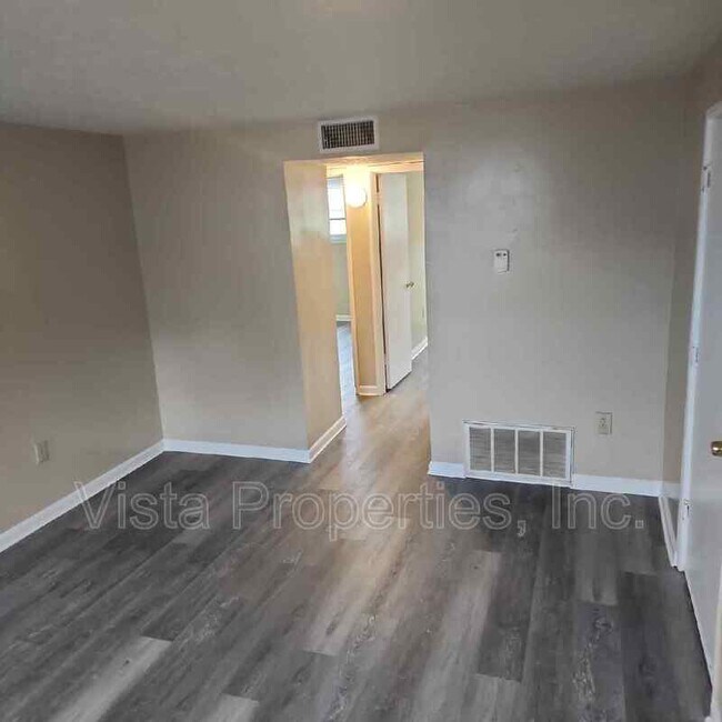 Building Photo - 4902 Saddlebrook Ln