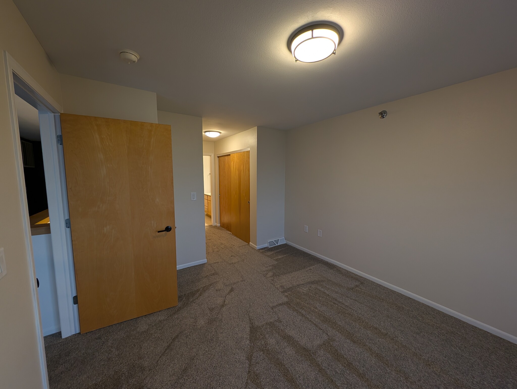 Building Photo - 2121 S Kinnickinnic Ave
