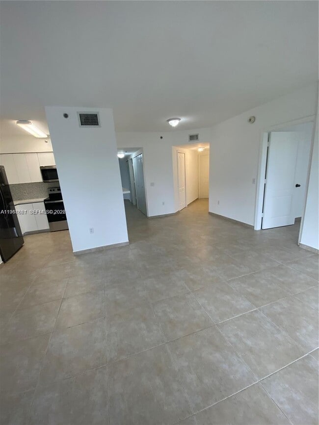 Building Photo - 9300 Fontainebleau Blvd