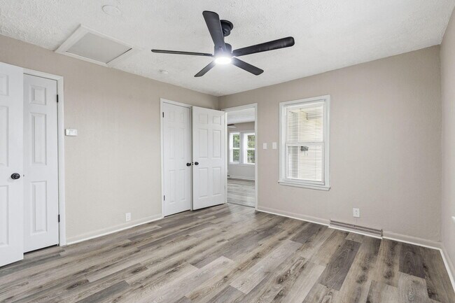 Building Photo - 2822 E Cherry St