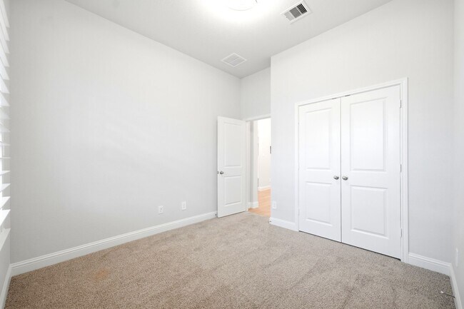 Building Photo - 7631 Cattail Shallows Ln