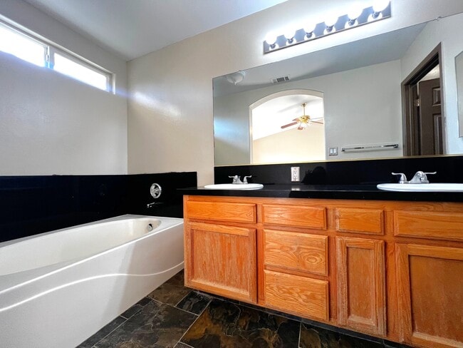 Building Photo - 4211 Rio Viejo Dr