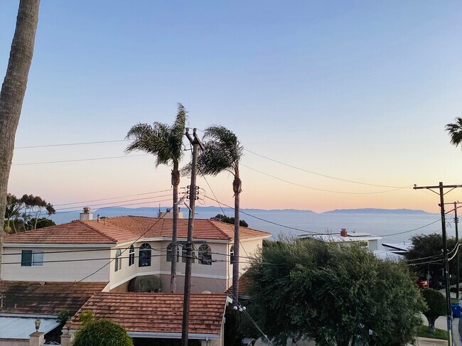 Building Photo - 1630 W 27th St