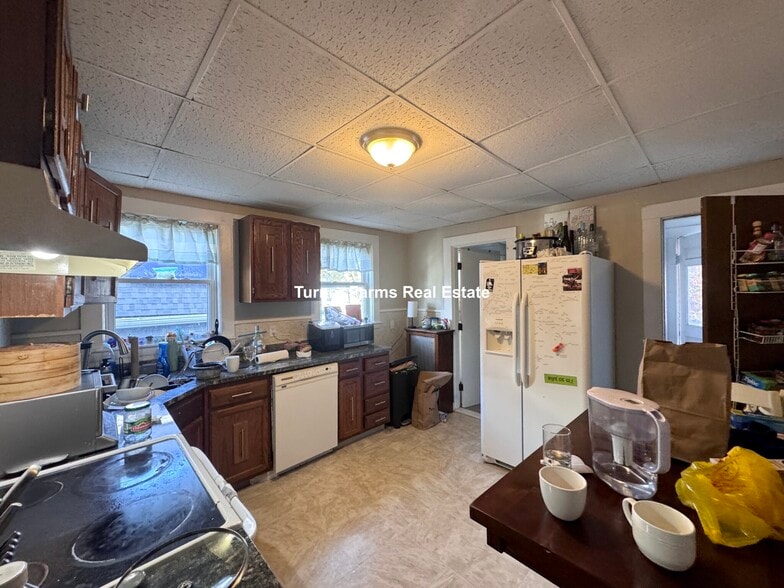 Building Photo - 14 Dow St