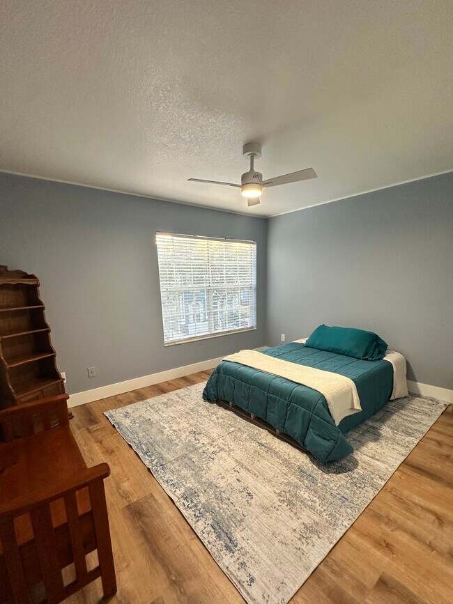 Building Photo - 13703 Richmond Park Dr N