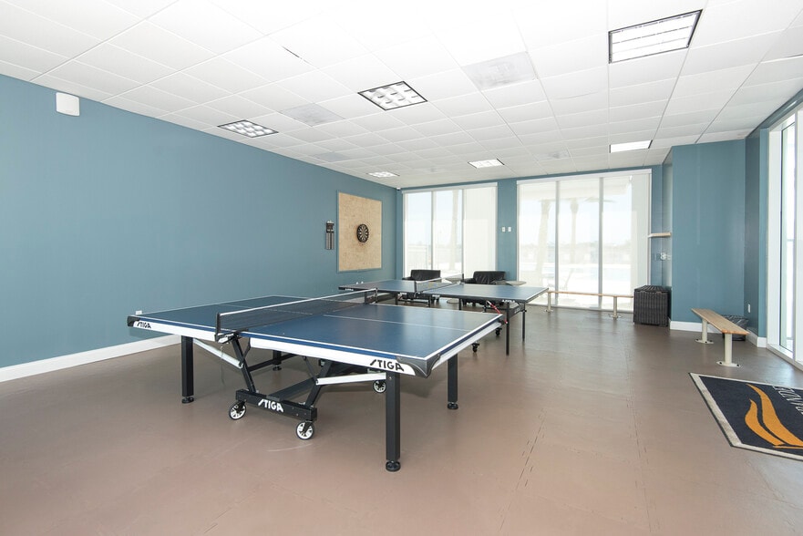 Building Photo - 231 Riverside Dr