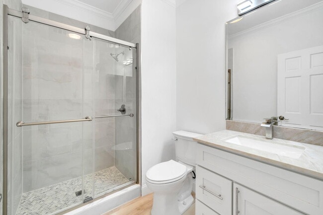 Building Photo - 1524 Glenlake Cir