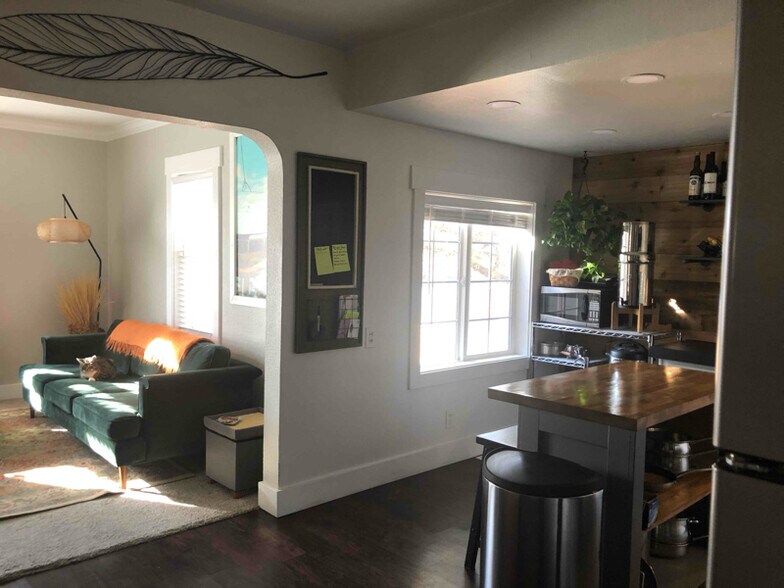 Building Photo - 126 SW 4th St