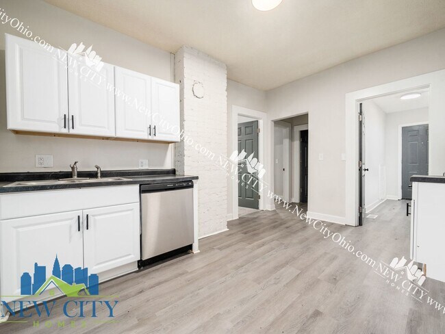 Building Photo - 2737 1/2-878-872 Sullivant Ave